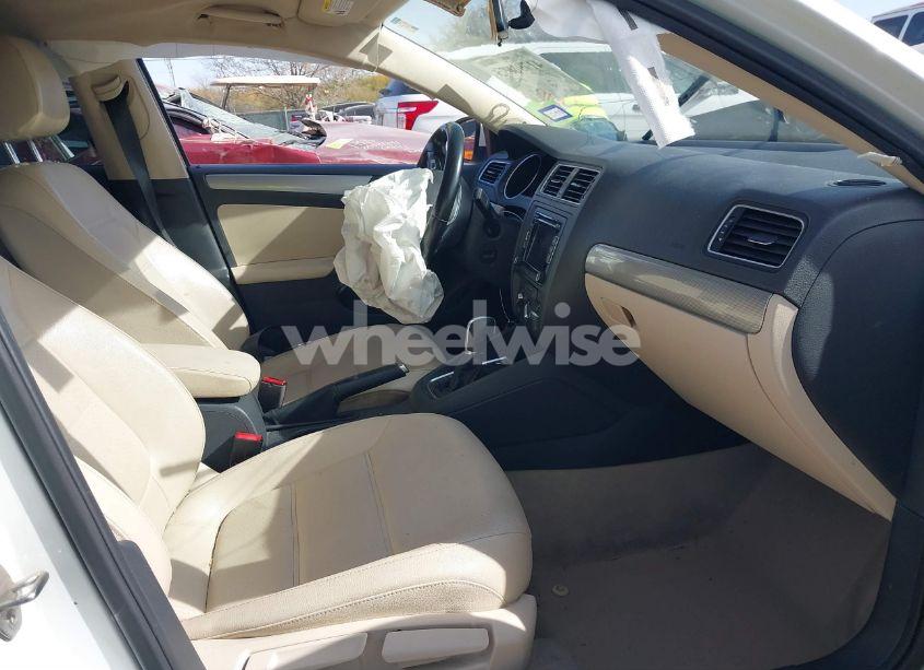 Photo 5 of 2015 Volkswagen Jetta 1.8T SE (VIN 3VWD07AJ2FM413901)