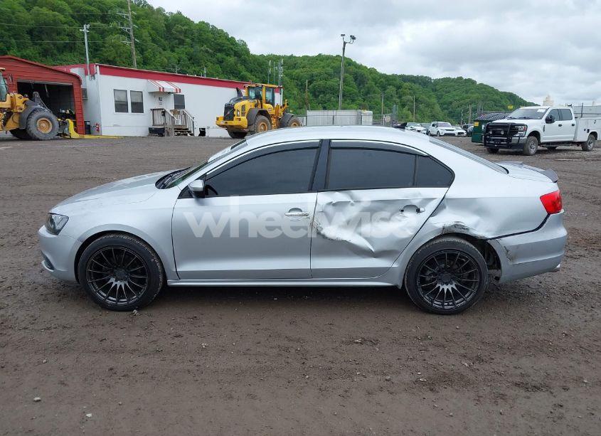 Photo 14 of 2014 Volkswagen Jetta 1.8T SE (VIN 3VWD07AJ3EM252408)