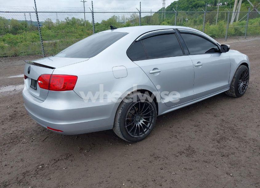 Photo 4 of 2014 Volkswagen Jetta 1.8T SE (VIN 3VWD07AJ3EM252408)