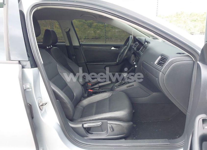 Photo 5 of 2014 Volkswagen Jetta 1.8T SE (VIN 3VWD07AJ3EM252408)