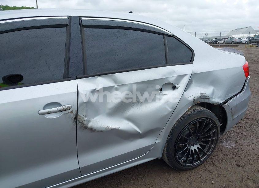 Photo 6 of 2014 Volkswagen Jetta 1.8T SE (VIN 3VWD07AJ3EM252408)