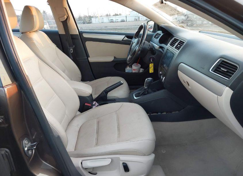 Photo 5 of 2014 Volkswagen Jetta 1.8T SE (VIN 3VWD07AJ4EM259495)