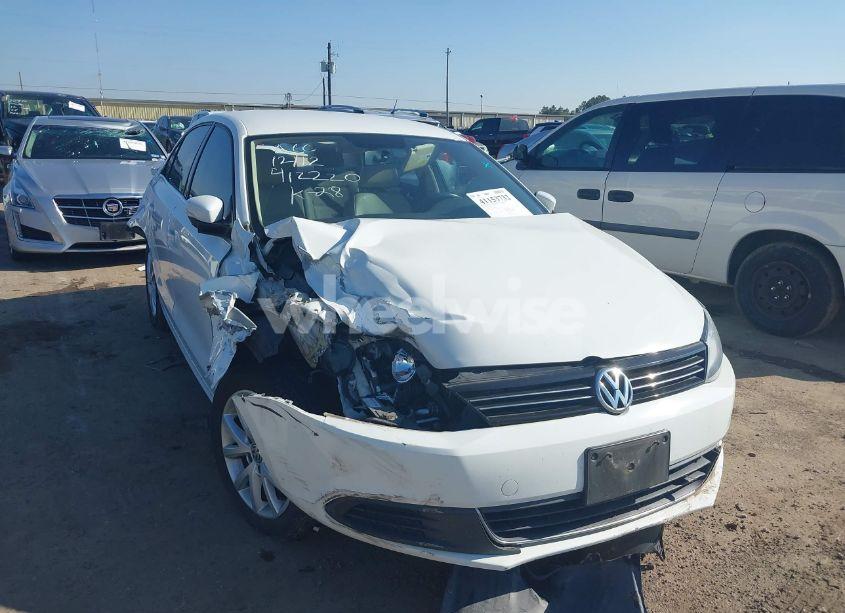 2014 Volkswagen Jetta 1.8T SE (VIN 3VWD07AJ4EM429421) main photo