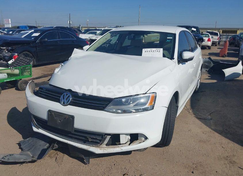 Photo 2 of 2014 Volkswagen Jetta 1.8T SE (VIN 3VWD07AJ4EM429421)