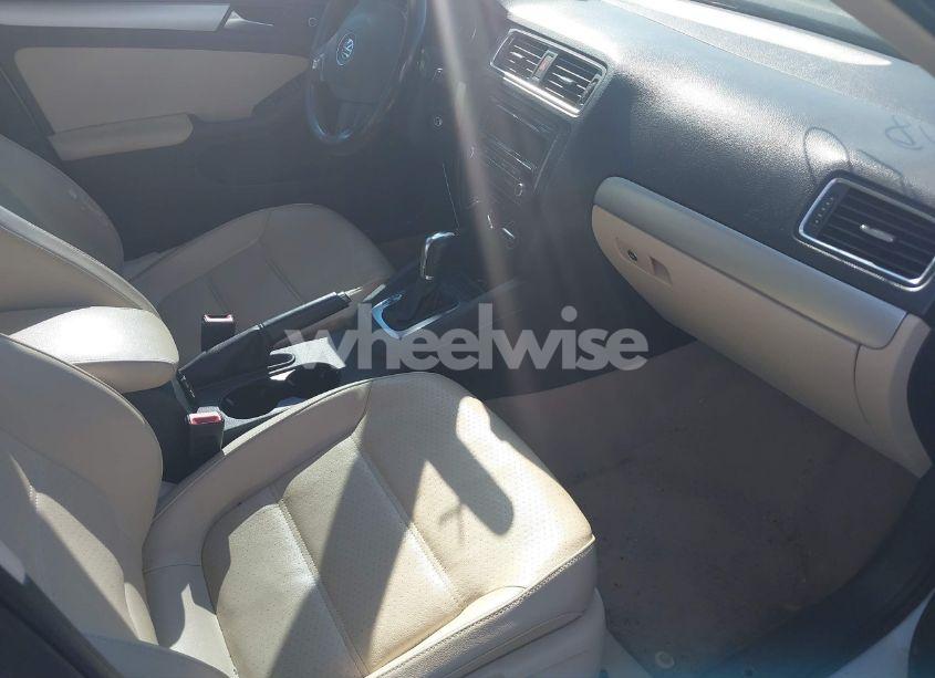 Photo 5 of 2014 Volkswagen Jetta 1.8T SE (VIN 3VWD07AJ4EM429421)