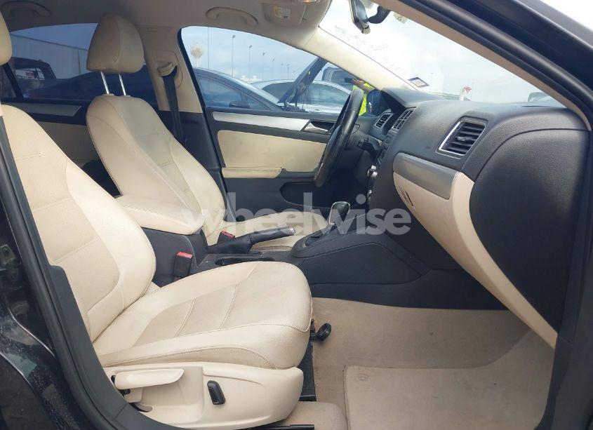 Photo 5 of 2014 Volkswagen Jetta 1.8T SE (VIN 3VWD07AJ5EM382349)