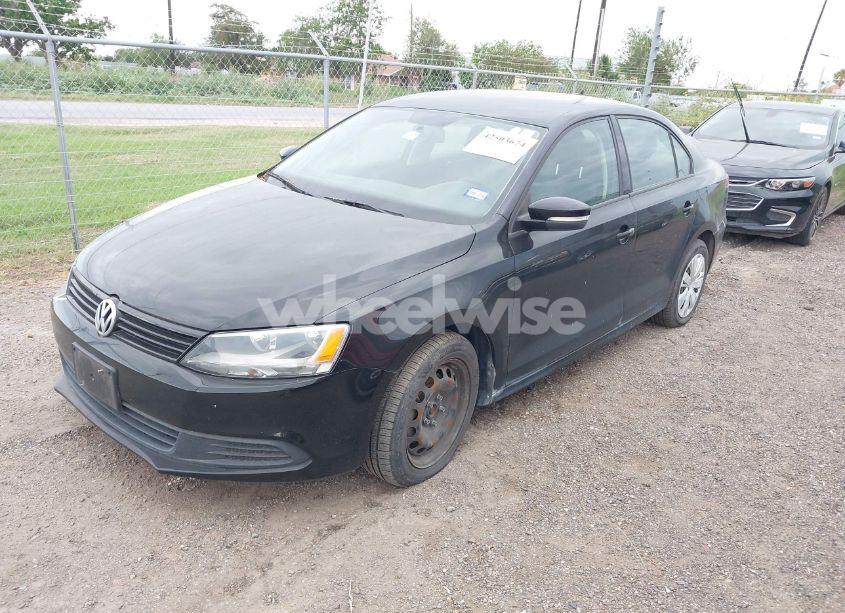 Photo 2 of 2014 Volkswagen Jetta 1.8T SE (VIN 3VWD07AJ6EM294233)