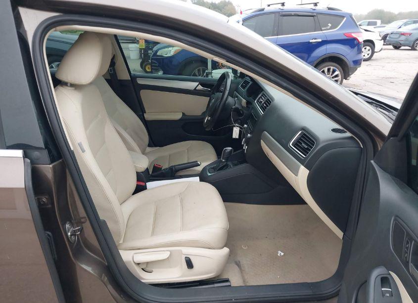 Photo 5 of 2014 Volkswagen Jetta 1.8T SE (VIN 3VWD07AJ6EM330745)