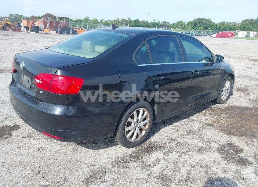 Photo 4 of 2014 Volkswagen Jetta 1.8T SE (VIN 3VWD07AJ6EM413088)