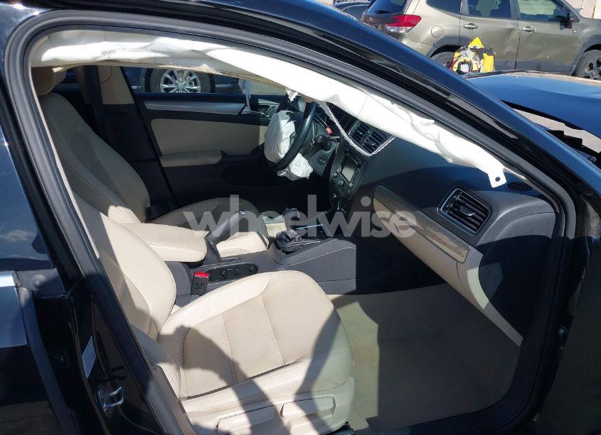 Photo 5 of 2015 Volkswagen Jetta 1.8T SE (VIN 3VWD07AJ6FM354397)