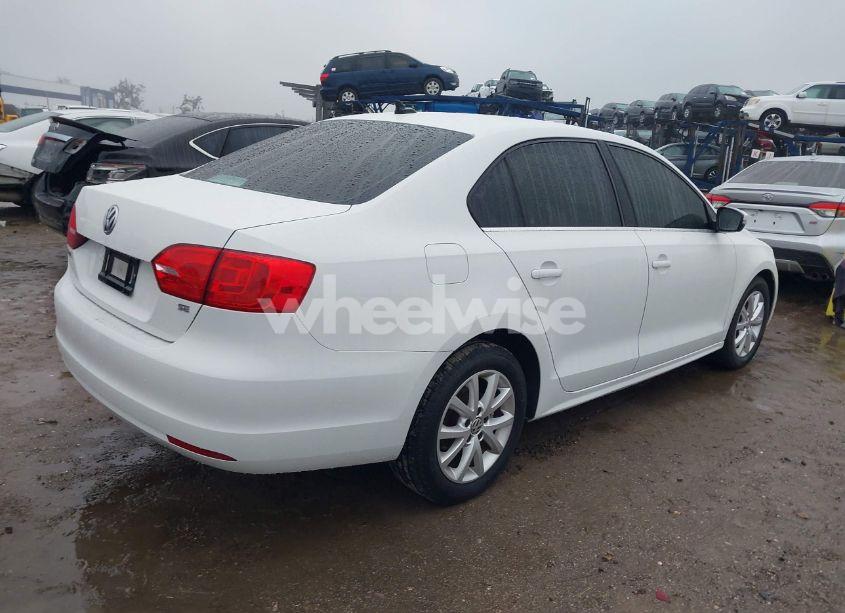 Photo 4 of 2014 Volkswagen Jetta 1.8T SE (VIN 3VWD07AJ7EM330558)