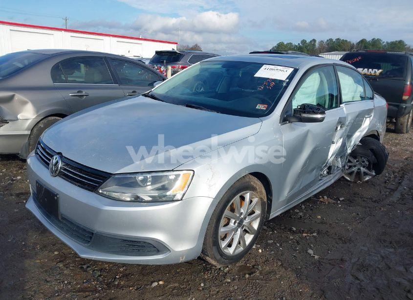 Photo 2 of 2014 Volkswagen Jetta 1.8T SE (VIN 3VWD07AJ7EM390579)