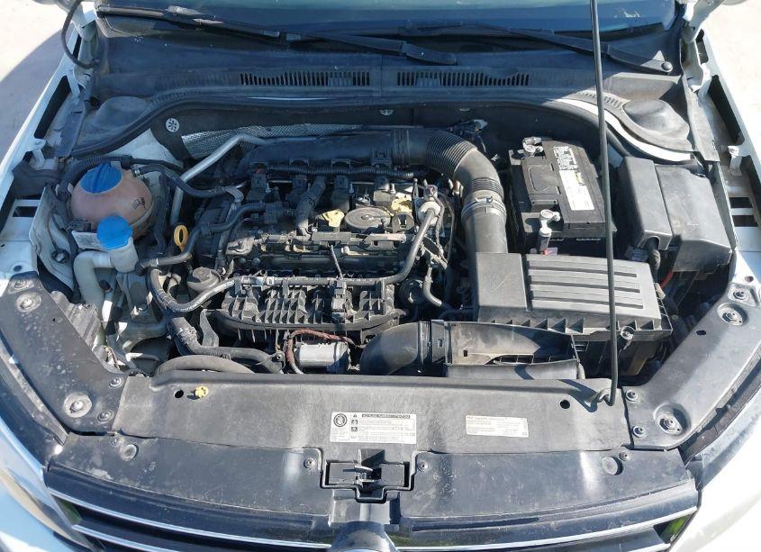 Photo 10 of 2015 Volkswagen Jetta 1.8T SE (VIN 3VWD07AJ7FM266538)