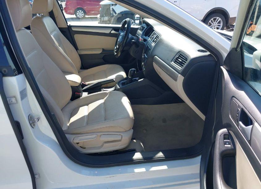 Photo 5 of 2015 Volkswagen Jetta 1.8T SE (VIN 3VWD07AJ7FM266538)