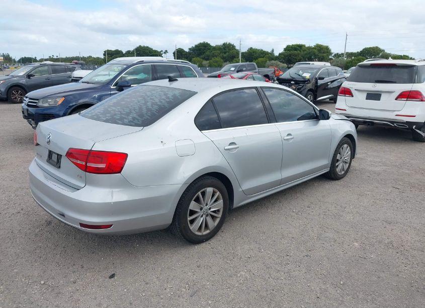 Photo 4 of 2015 Volkswagen Jetta 1.8T SE (VIN 3VWD07AJ7FM278396)