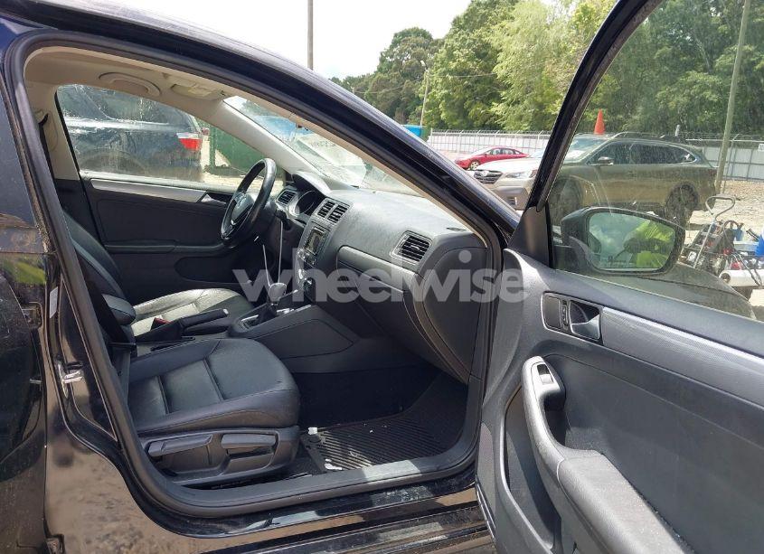 Photo 5 of 2015 Volkswagen Jetta 1.8T SE (VIN 3VWD07AJ7FM313101)