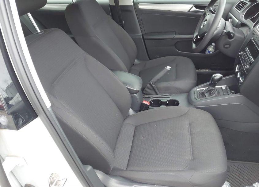 Photo 5 of 2015 Volkswagen Jetta 1.8T SE (VIN 3VWD07AJ7FM413960)