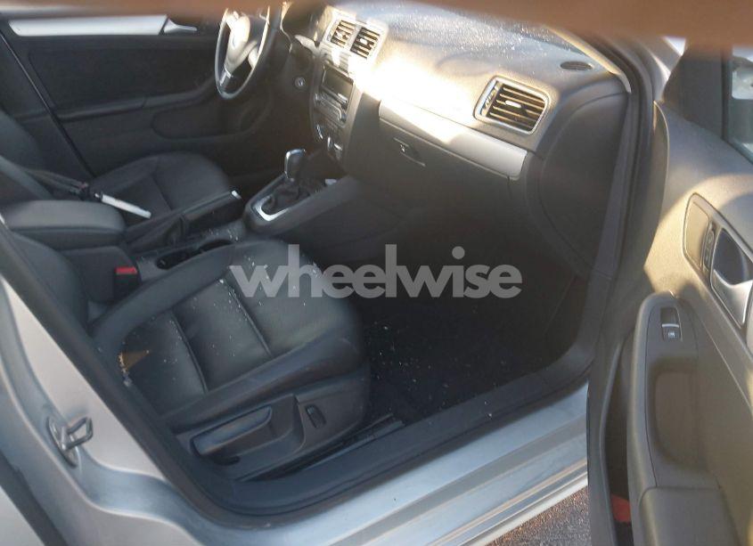 Photo 5 of 2014 Volkswagen Jetta 1.8T SE (VIN 3VWD07AJ8EM222238)