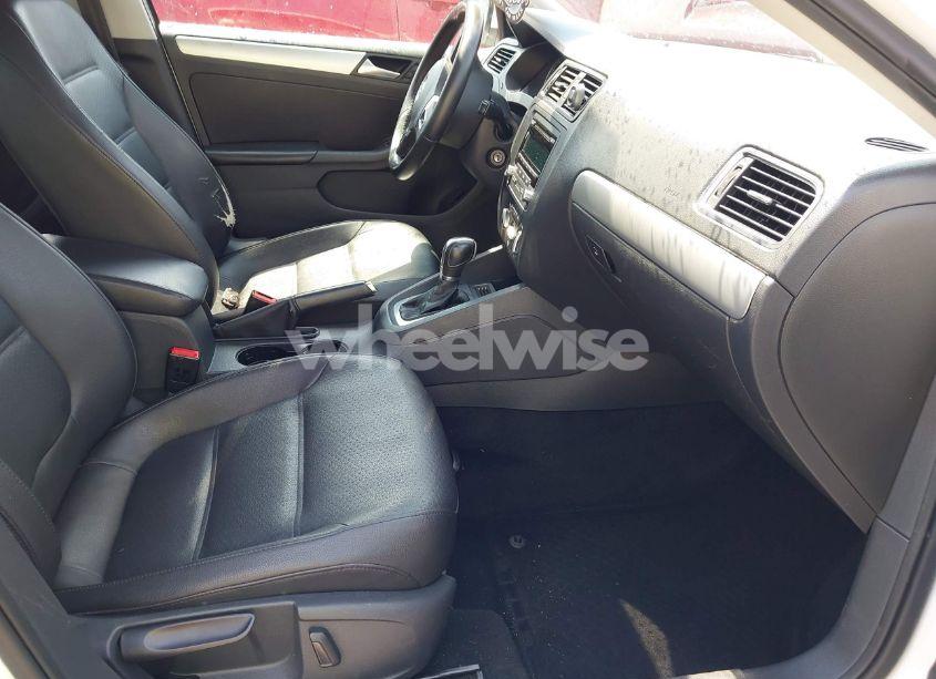 Photo 5 of 2014 Volkswagen Jetta 1.8T SE (VIN 3VWD07AJ8EM242456)