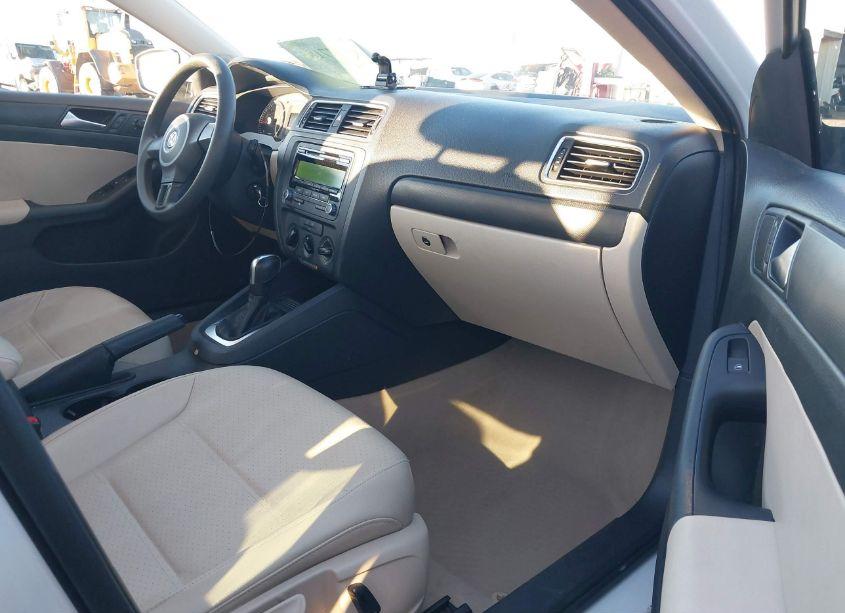 Photo 5 of 2014 Volkswagen Jetta 1.8T SE (VIN 3VWD07AJ8EM268913)