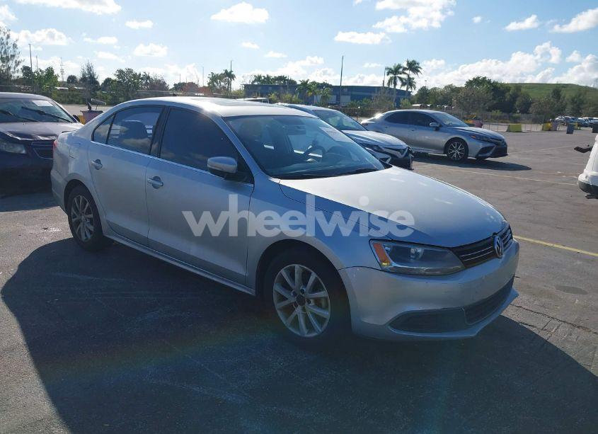 2014 Volkswagen Jetta 1.8T SE (VIN 3VWD07AJ8EM379994) main photo