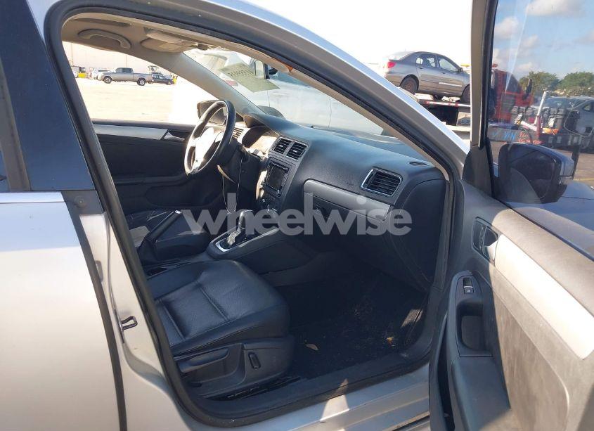 Photo 5 of 2014 Volkswagen Jetta 1.8T SE (VIN 3VWD07AJ8EM379994)