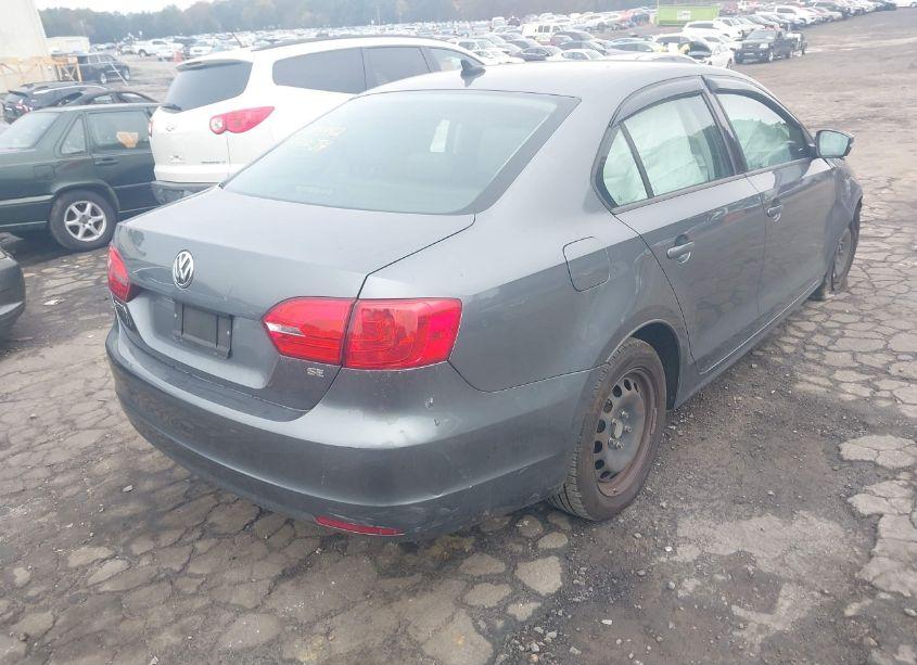 Photo 4 of 2014 Volkswagen Jetta 1.8T SE (VIN 3VWD07AJ9EM213340)