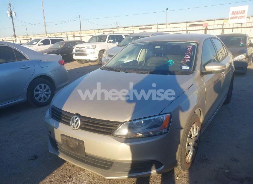 Photo 2 of 2014 Volkswagen Jetta 1.8T SE (VIN 3VWD07AJ9EM225696)
