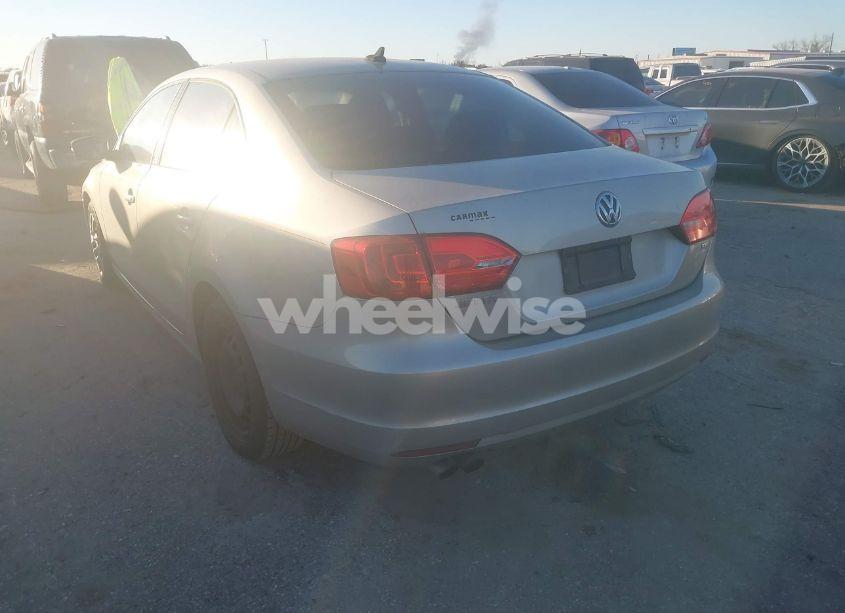 Photo 3 of 2014 Volkswagen Jetta 1.8T SE (VIN 3VWD07AJ9EM225696)