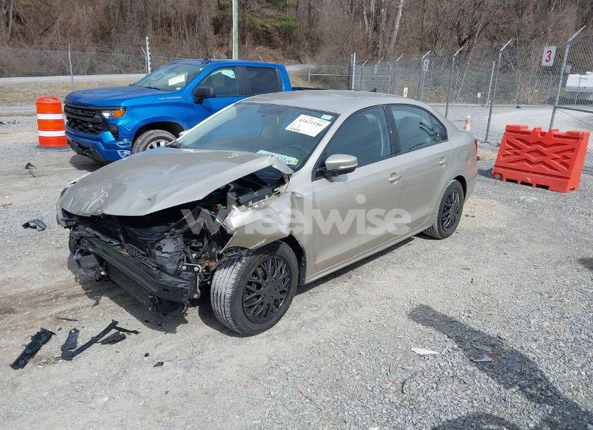 Photo 2 of 2014 Volkswagen Jetta 1.8T SE (VIN 3VWD07AJ9EM248024)