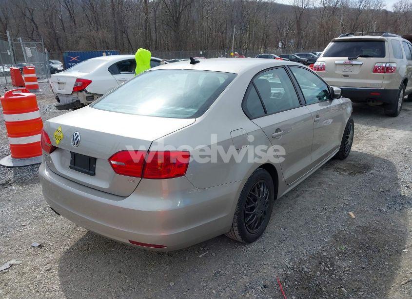 Photo 4 of 2014 Volkswagen Jetta 1.8T SE (VIN 3VWD07AJ9EM248024)
