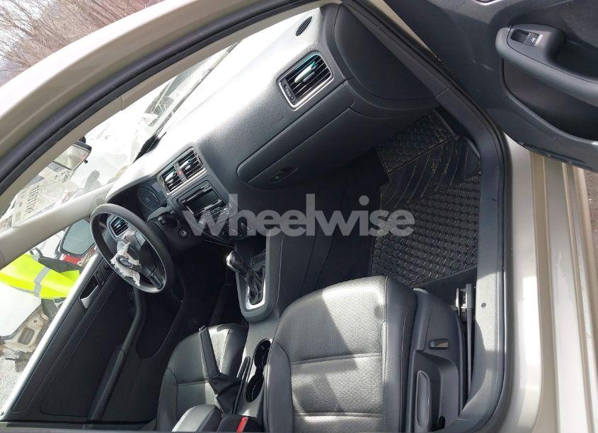Photo 5 of 2014 Volkswagen Jetta 1.8T SE (VIN 3VWD07AJ9EM248024)