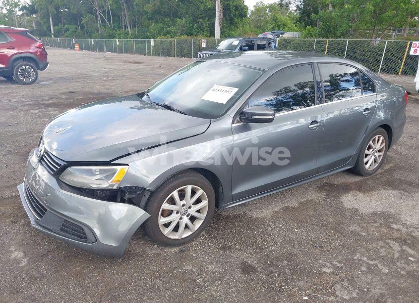 Photo 2 of 2014 Volkswagen Jetta 1.8T SE (VIN 3VWD07AJ9EM277085)