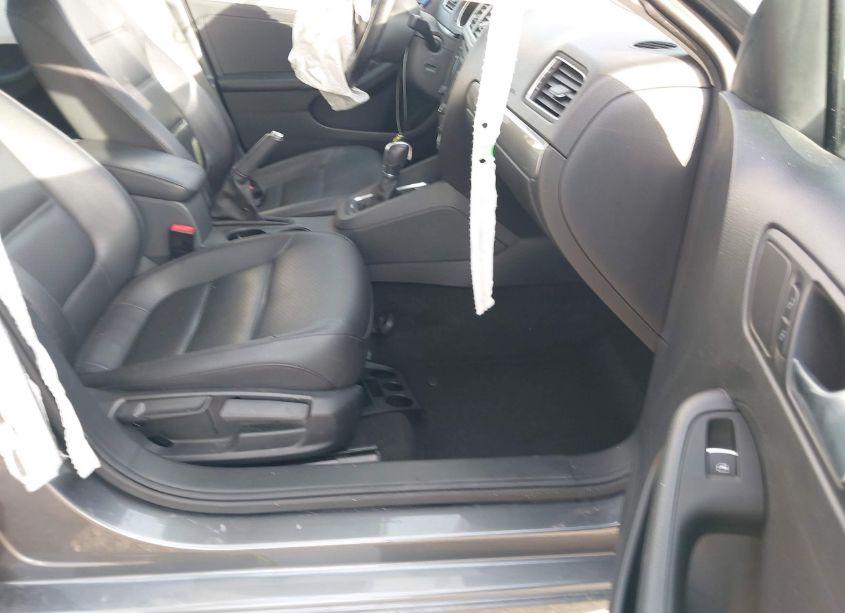 Photo 5 of 2015 Volkswagen Jetta 1.8T SE (VIN 3VWD07AJ9FM306554)