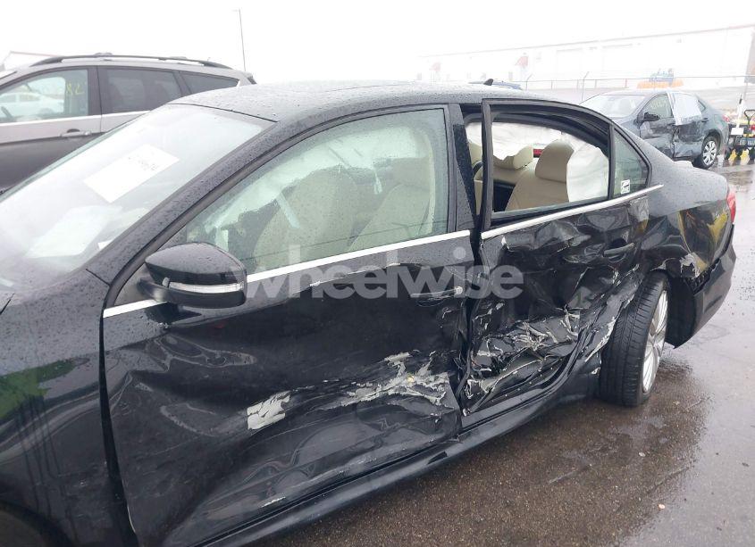 Photo 6 of 2015 Volkswagen Jetta 1.8T SE (VIN 3VWD07AJ9FM307302)