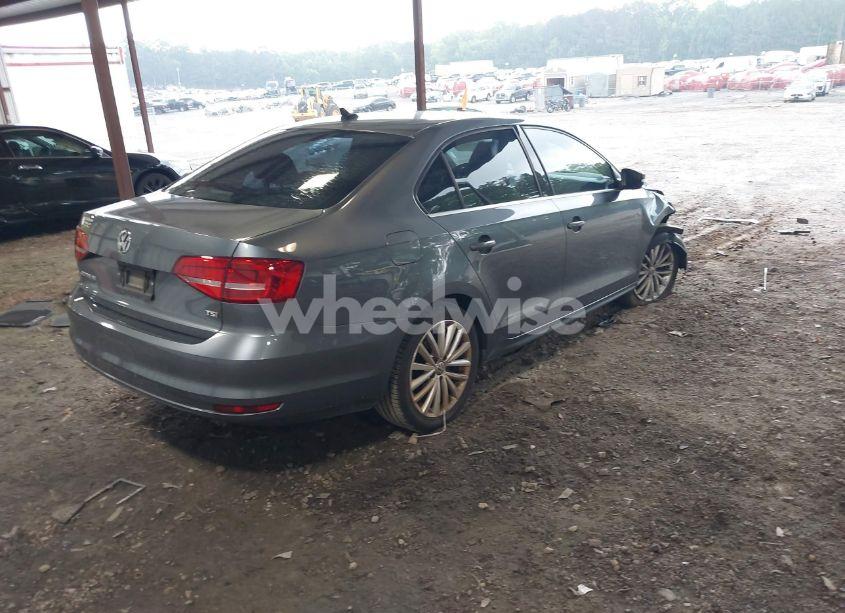 Photo 4 of 2015 Volkswagen Jetta 1.8T SE (VIN 3VWD07AJ9FM310300)