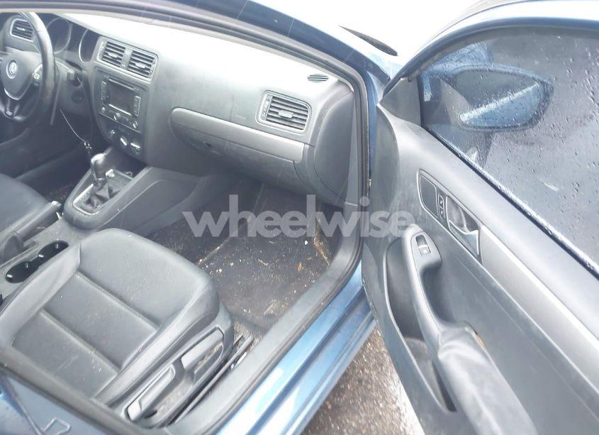 Photo 5 of 2015 Volkswagen Jetta 1.8T SE (VIN 3VWD07AJ9FM329266)