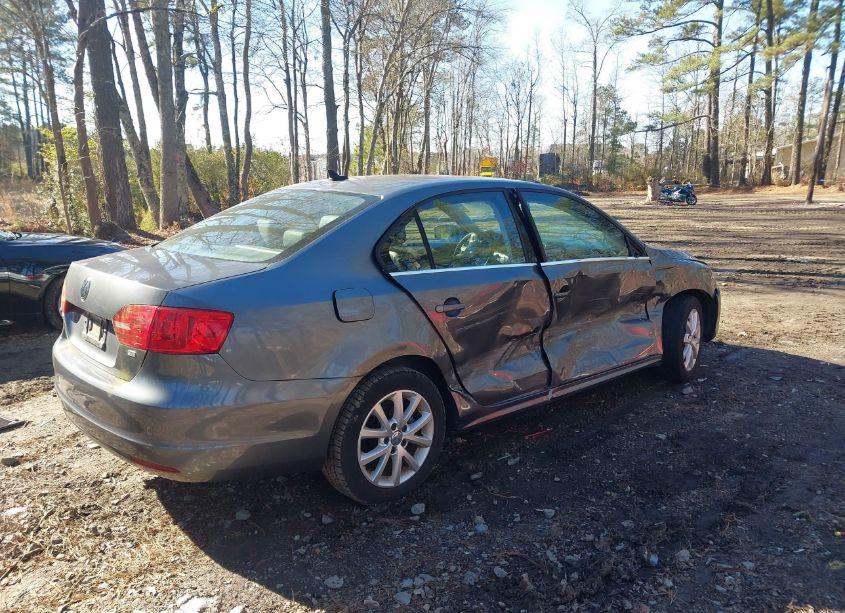 Photo 4 of 2014 Volkswagen Jetta 1.8T SE (VIN 3VWD07AJXEM290847)