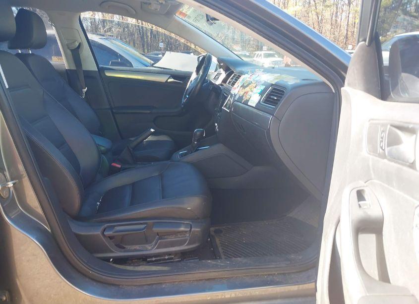 Photo 5 of 2015 Volkswagen Jetta 1.8T SE (VIN 3VWD07AJXFM286461)