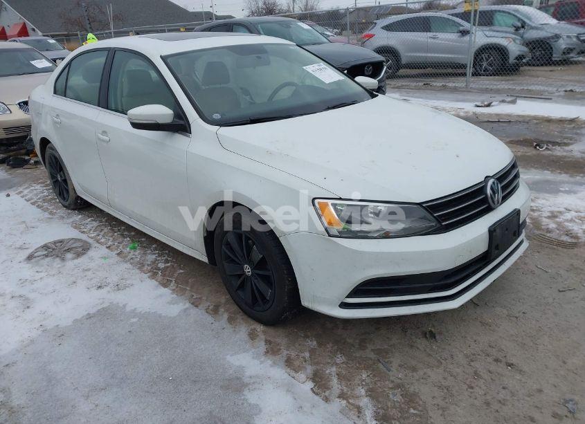 2015 Volkswagen Jetta 1.8T SE (VIN 3VWD07AJXFM324240) main photo