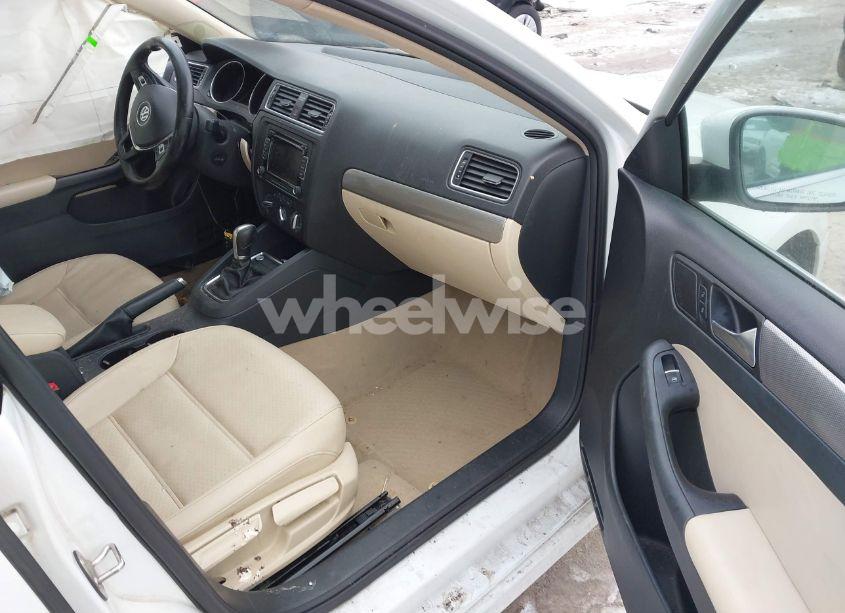 Photo 5 of 2015 Volkswagen Jetta 1.8T SE (VIN 3VWD07AJXFM324240)