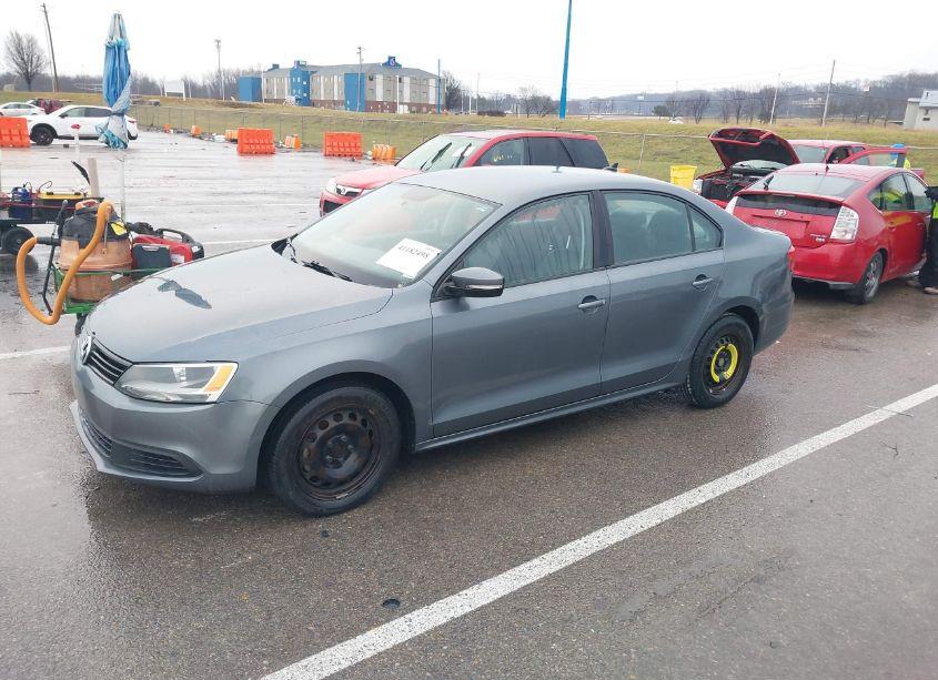 Photo 2 of 2014 Volkswagen Jetta 1.8T SE (VIN 3VWD17AJ0EM229763)