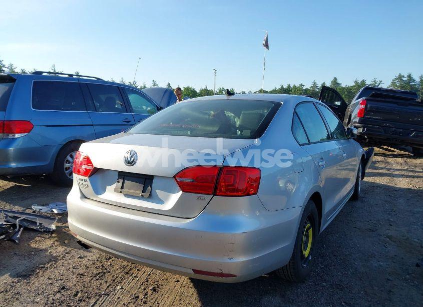 Photo 4 of 2014 Volkswagen Jetta 1.8T SE (VIN 3VWD17AJ0EM257532)