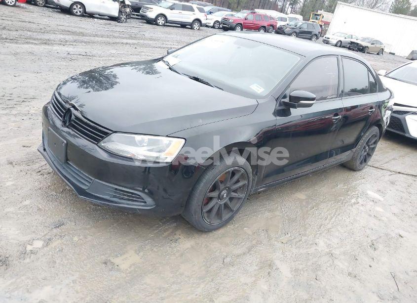 Photo 2 of 2014 Volkswagen Jetta 1.8T SE (VIN 3VWD17AJ0EM302713)