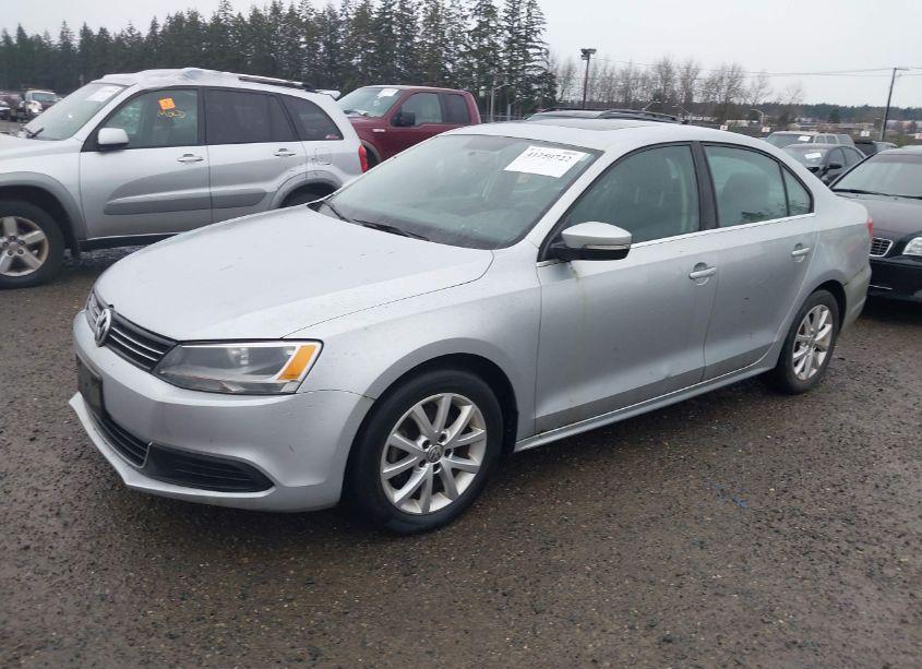 Photo 2 of 2014 Volkswagen Jetta 1.8T SE (VIN 3VWD17AJ0EM328034)