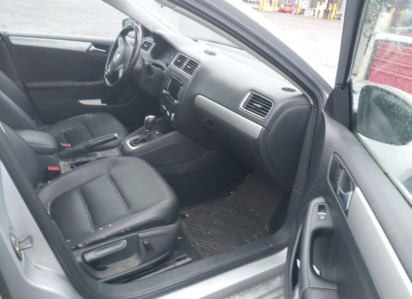 Photo 5 of 2014 Volkswagen Jetta 1.8T SE (VIN 3VWD17AJ0EM328034)