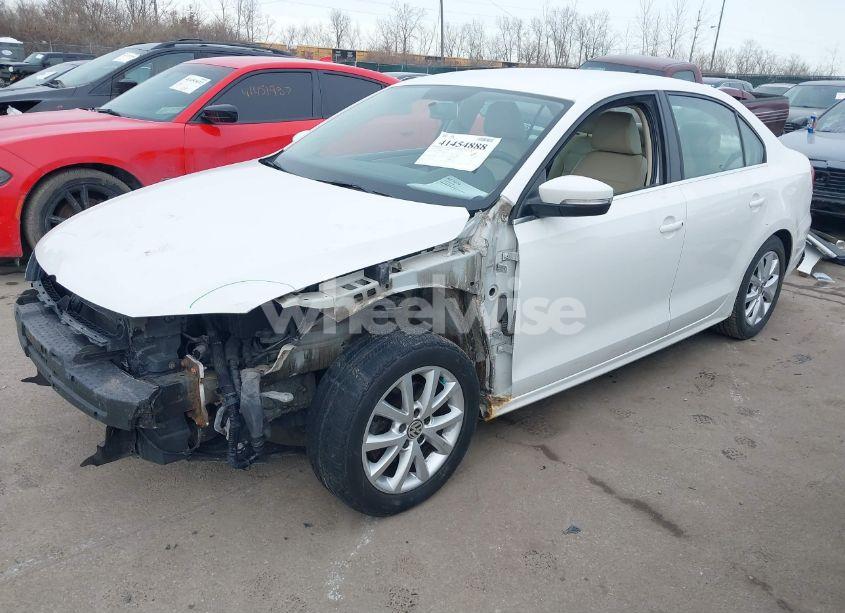 Photo 2 of 2014 Volkswagen Jetta 1.8T SE (VIN 3VWD17AJ0EM358117)