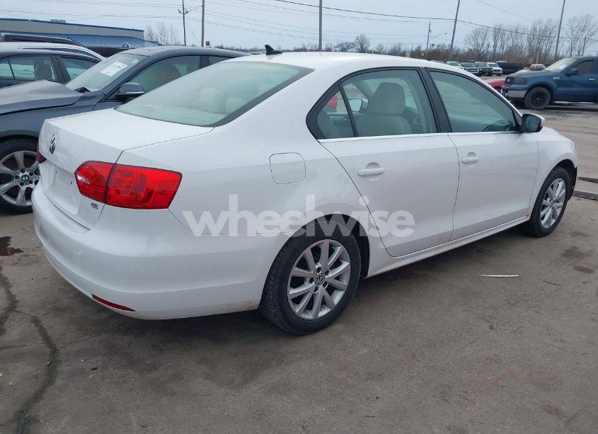 Photo 4 of 2014 Volkswagen Jetta 1.8T SE (VIN 3VWD17AJ0EM358117)