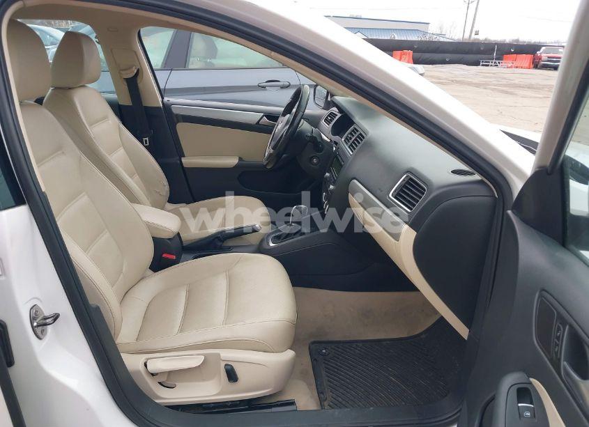 Photo 5 of 2014 Volkswagen Jetta 1.8T SE (VIN 3VWD17AJ0EM358117)