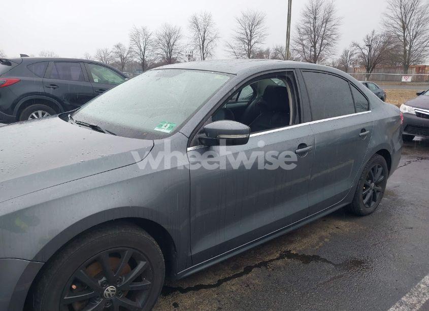 Photo 12 of 2014 Volkswagen Jetta SEDAN (VIN 3VWD17AJ0EM372082)